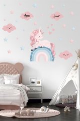 Gökkuşağı Üzerindeki Pembe Unicorn Ve Gökyüzü Çocuk Odası Duvar Sticker