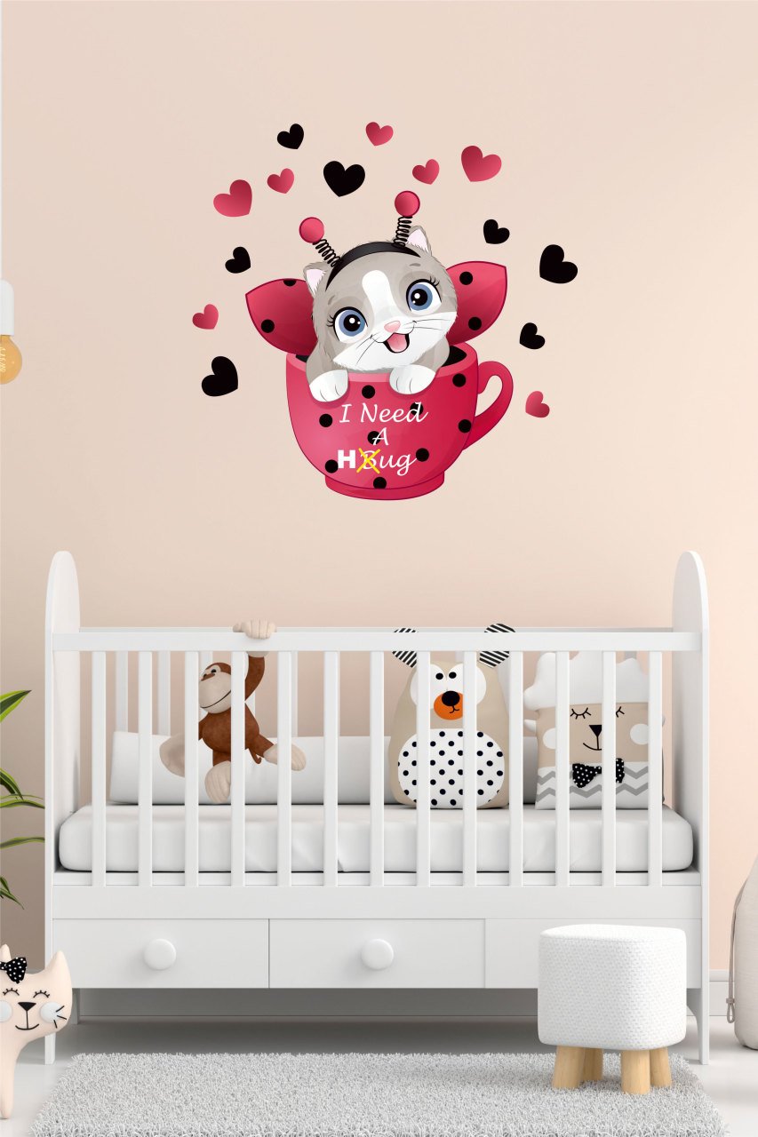 Fincan İçindeki Uğur Böceği Taçlı Kedicik Çocuk Odası Duvar Sticker