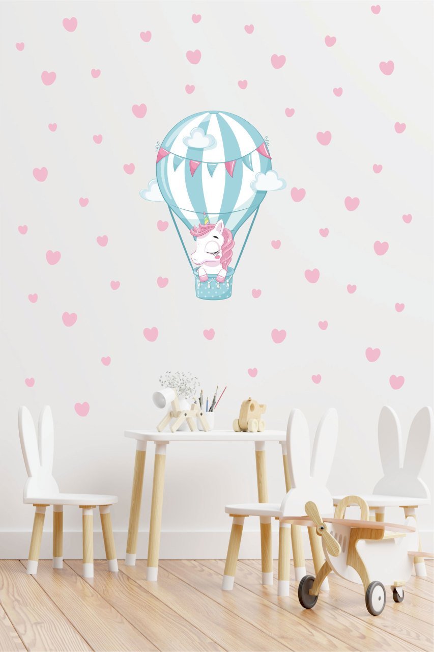 Uçan Balondaki Sevimli Unicorn ve Kalpler Çocuk Odası Duvar Sticker