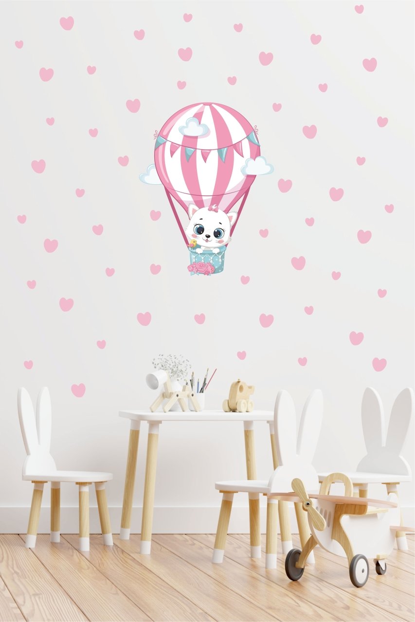 Uçan Balondaki Sevimli Kedi ve Kalpler Çocuk Odası Duvar Sticker